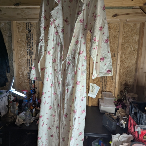 Floral Cream Long Robe - Picture 2 of 7